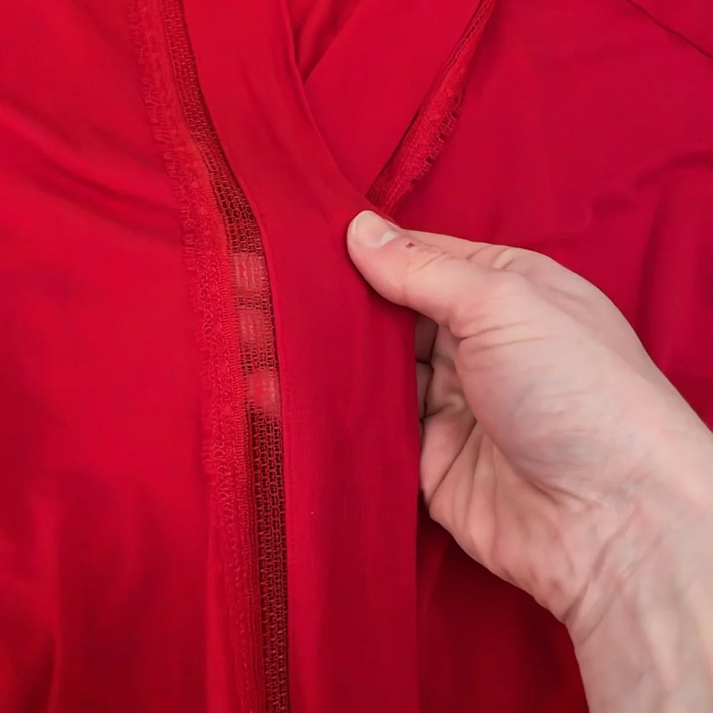 VS Red Robe - Picture 2 of 4